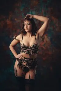 what do i wear for a boudoir photoshoot? This beautiful tan and black 3 piece set!